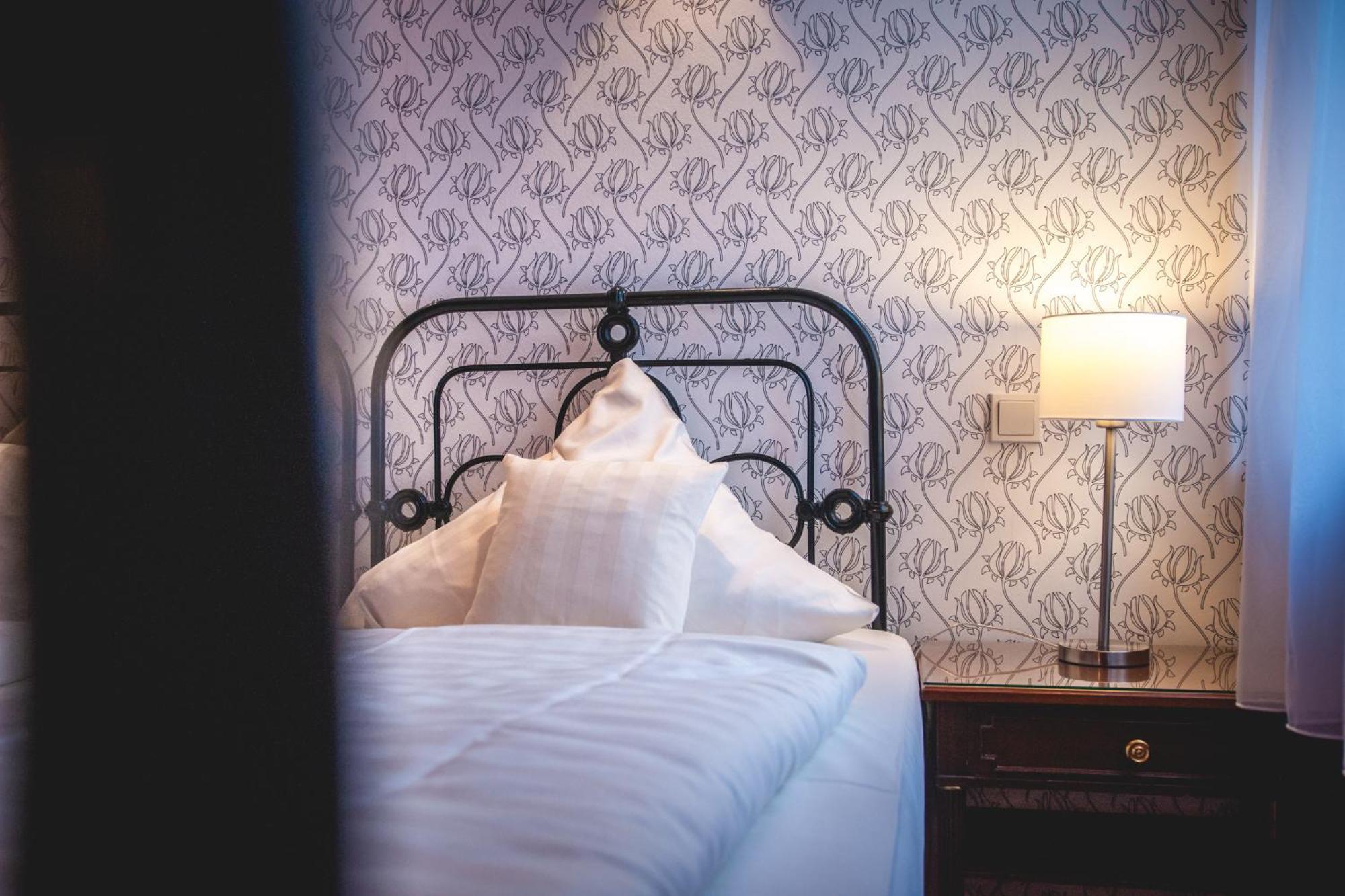 Hotel Alexander Wiesbaden Rum bild