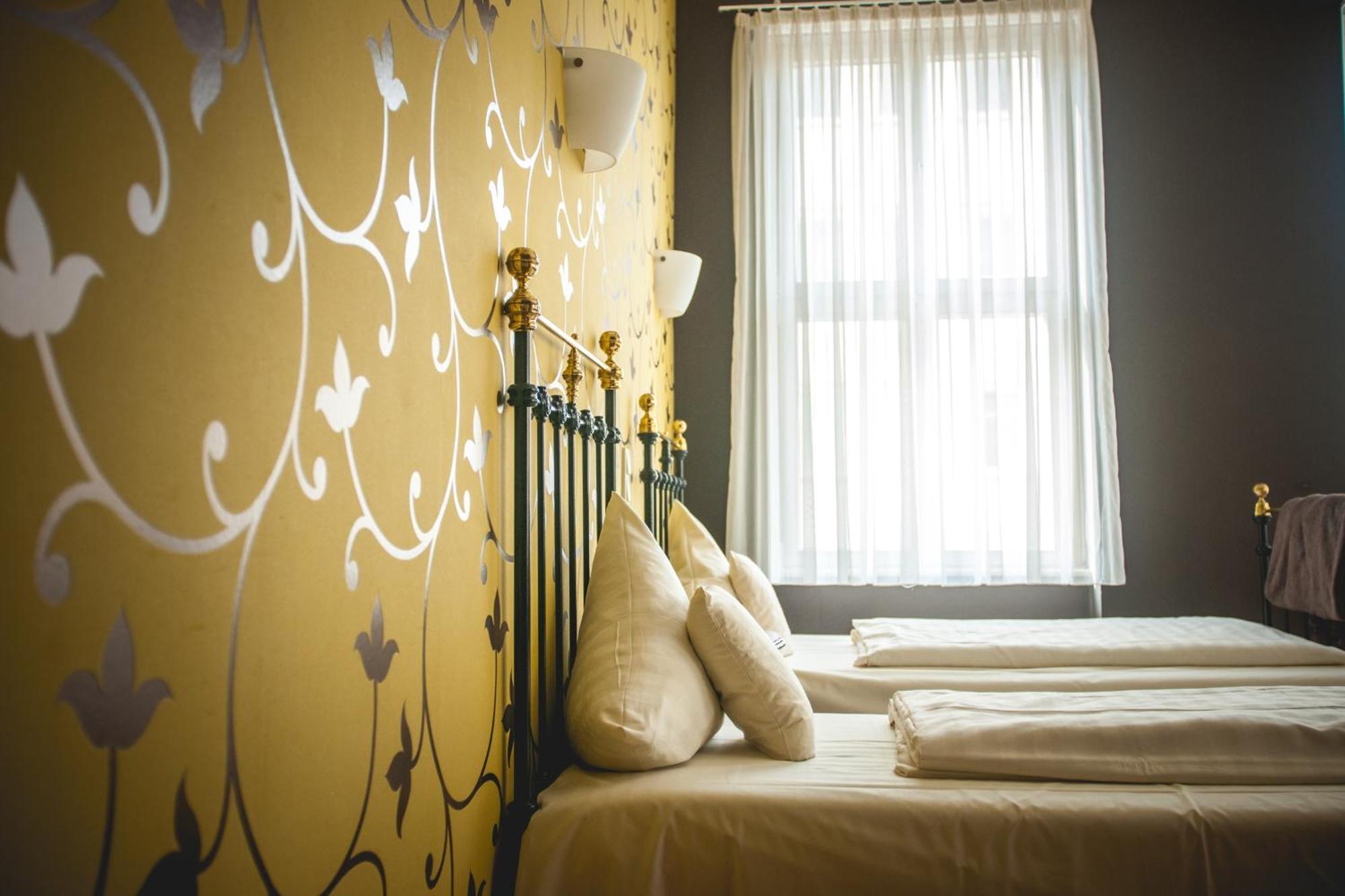Hotel Alexander Wiesbaden Rum bild